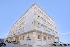 Hotel Yadgar, Surat