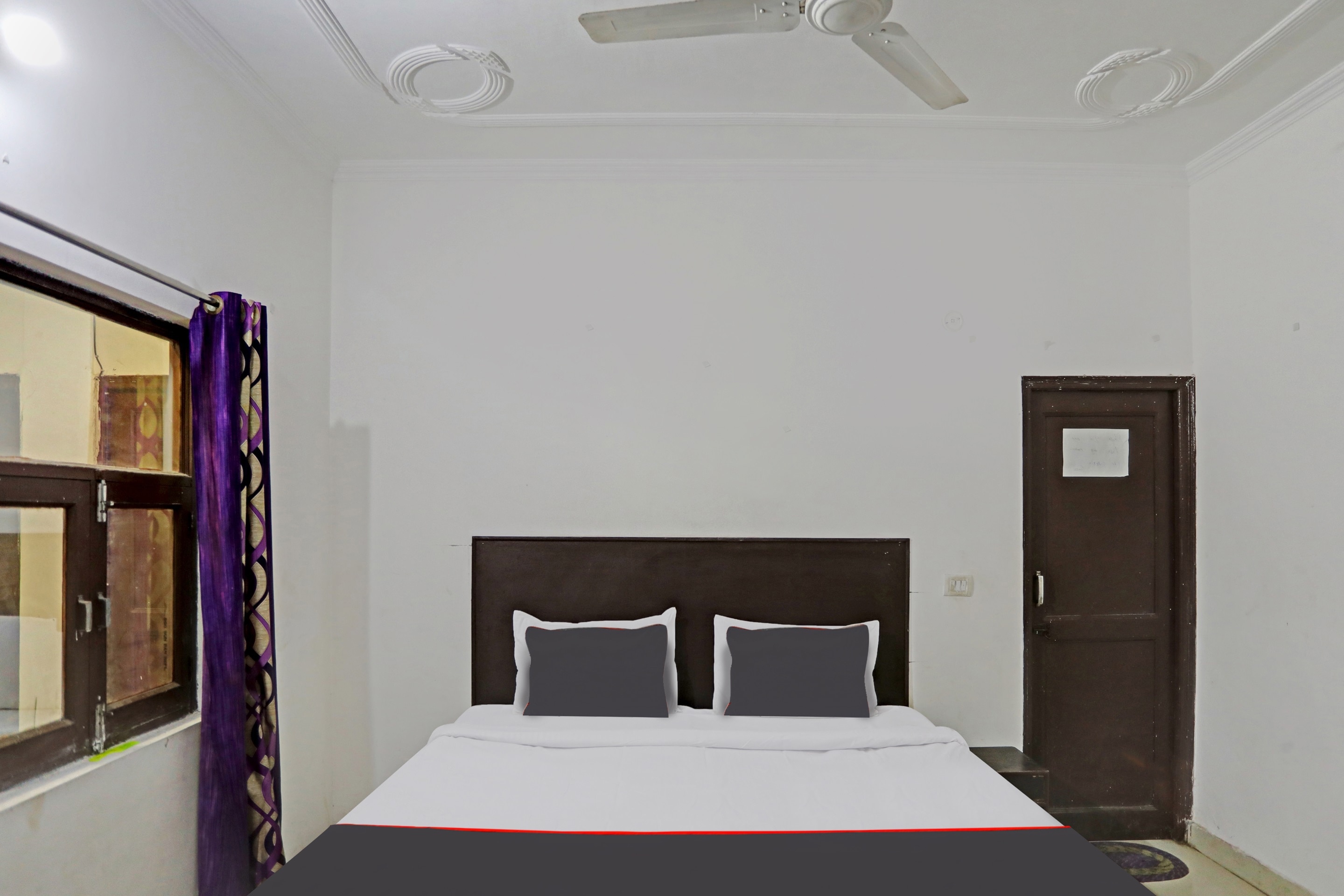 Collection O Mayank Guest House Near ISKCON Temple Noida - Tap to explore photos