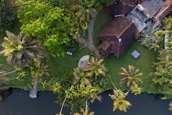 Palmgrove Lake Resort, Alleppey