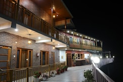 Four Seasons Resort, Tyuni