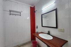 FabHotel The New Moon, Delhi