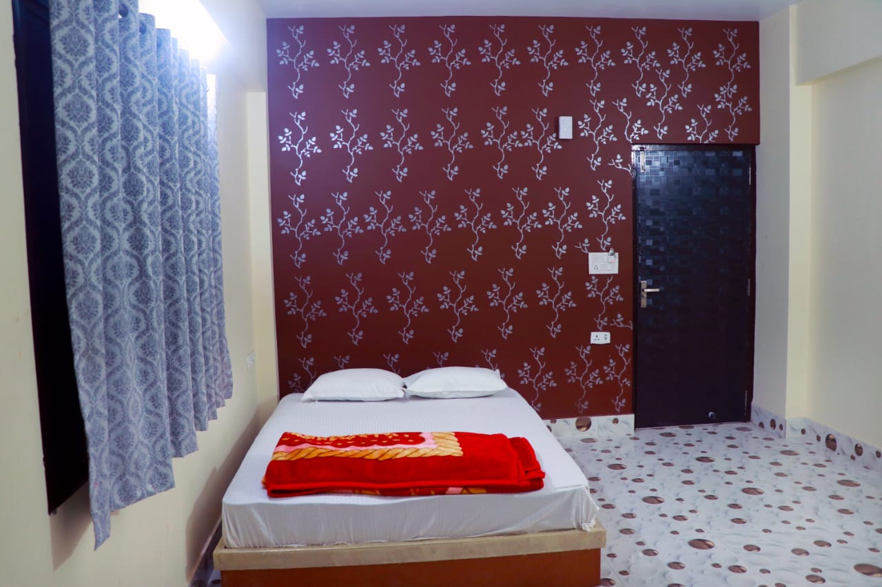 Kirtimann Hotel, Dhanbad - Tap to explore photos