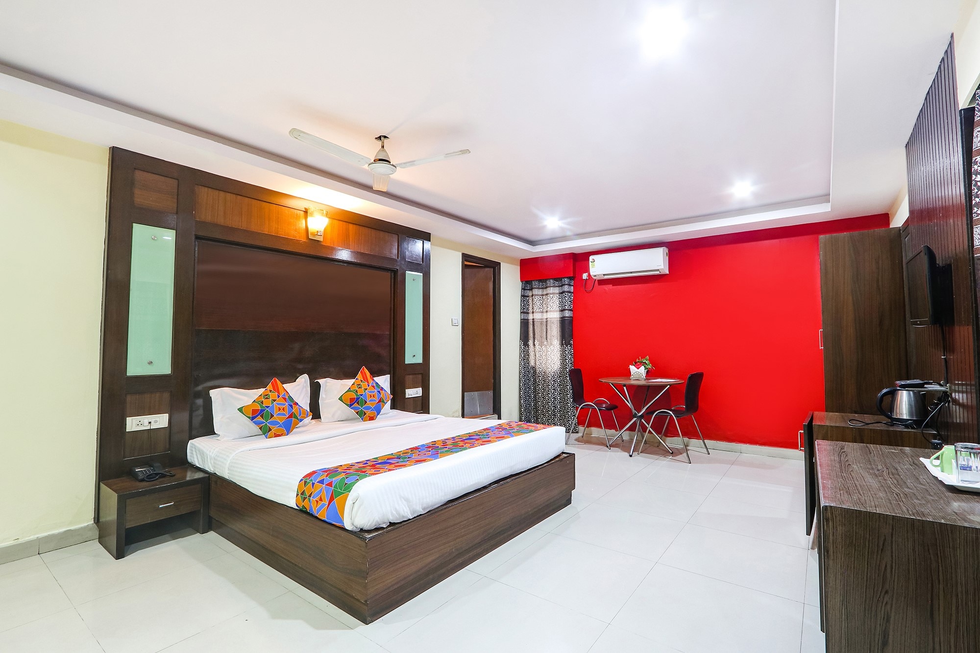 FabHotel Royal Residency II - Nr Lakdikapul Metro Station - Tap to explore photos