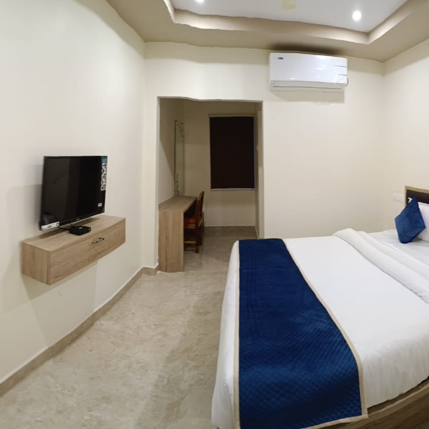 Shree Aruna Executive Inn - Tap to explore photos