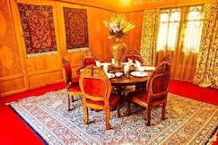 Floating Houseboat, Srinagar