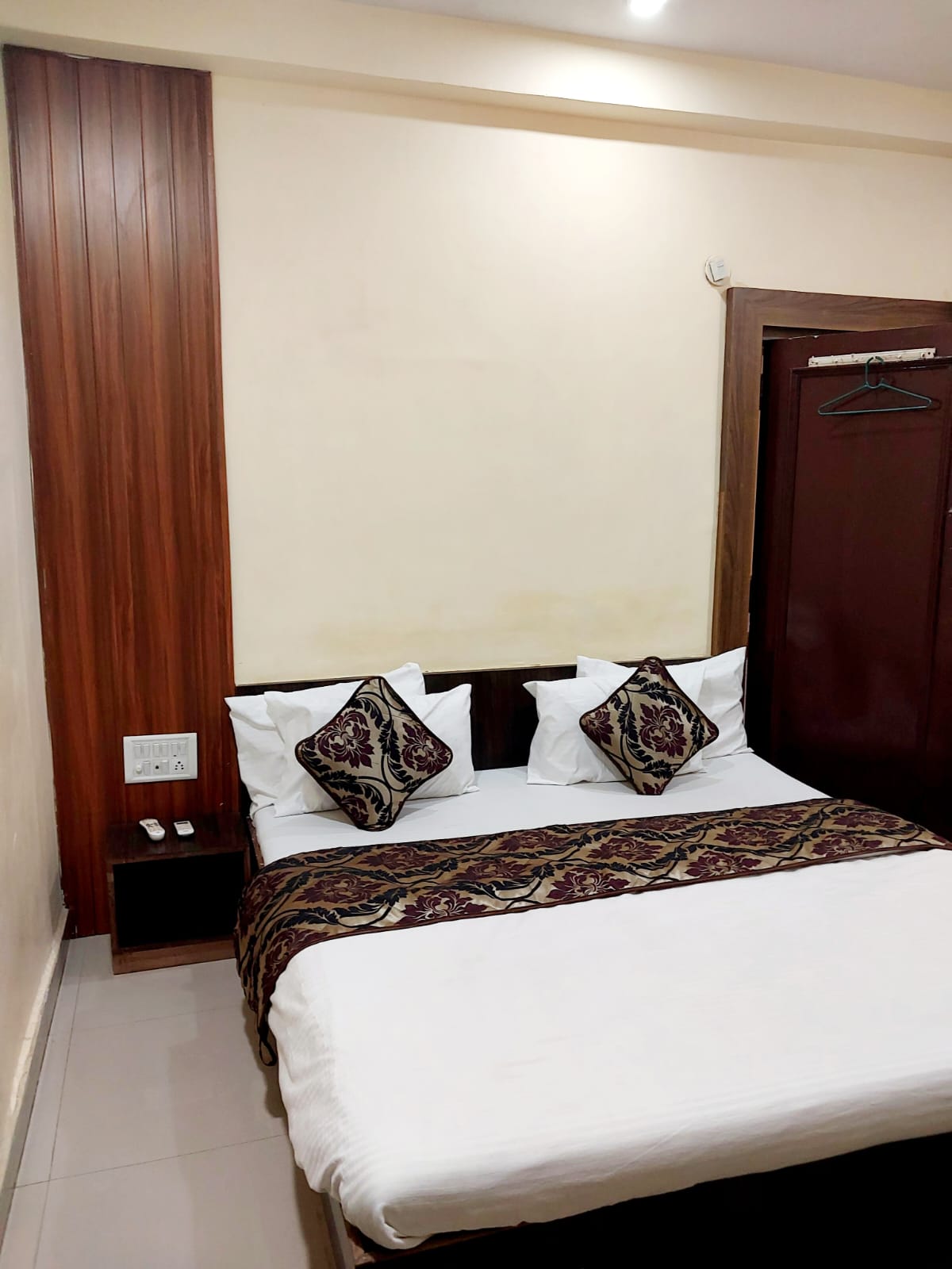 HOTEL PARTH INN - Tap to explore photos