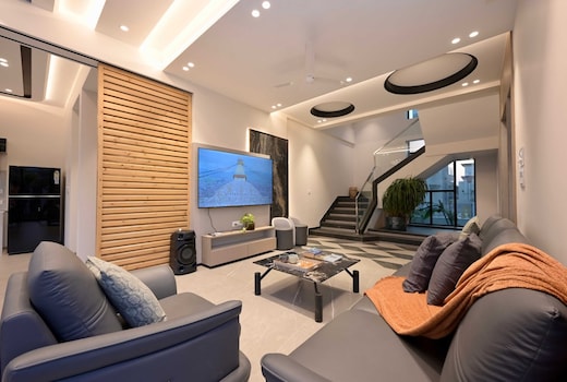 Emerald Nest with Heated Pool Outdoor Theatre