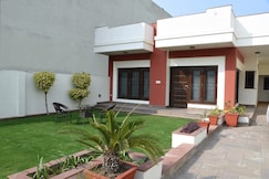 Luxurious Villa with a Lush Green Lawn, Alwar