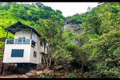 Forest Den Waterfall Villa, Mulshi