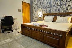 Elegant Villa 2BHK Dehradun Bathtub by homeyhuts, Dehradun