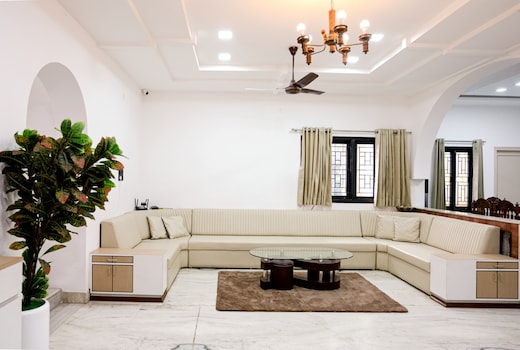 The Lavish Affair, Bhuj