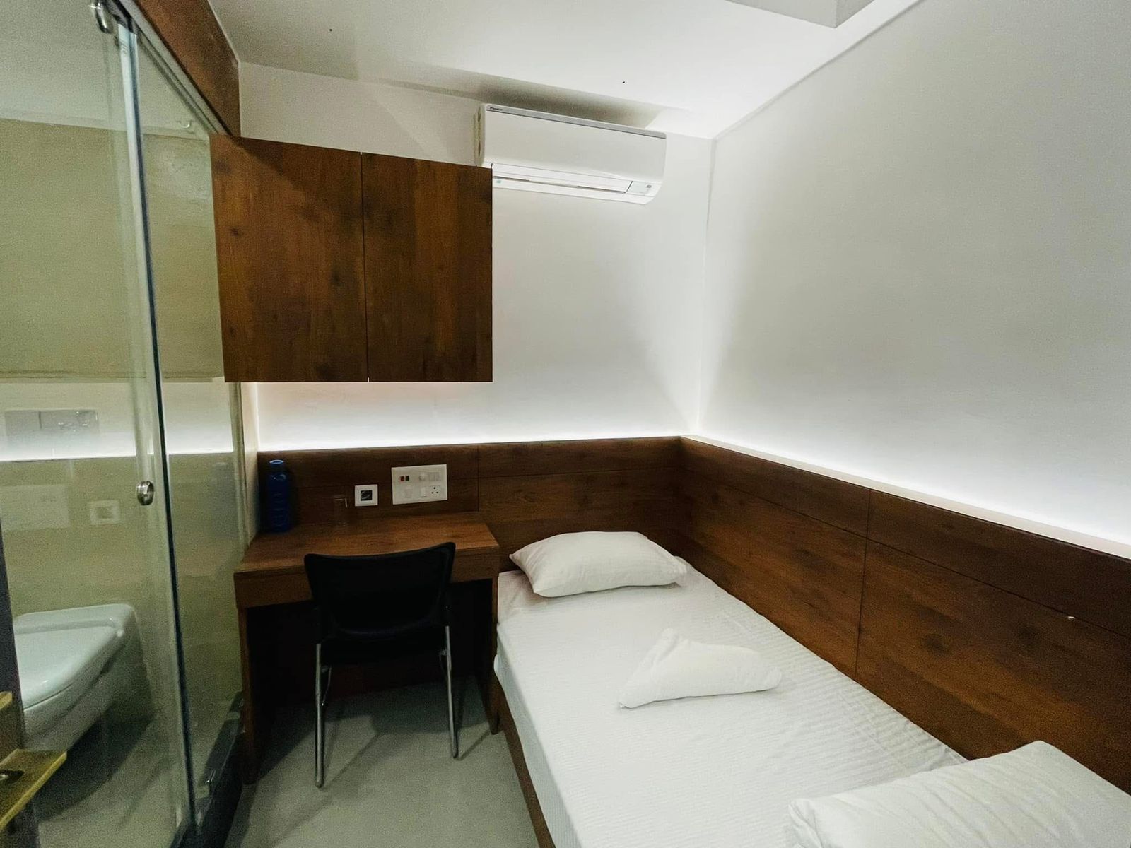 Pod n Beyond Smart Hotel @Bistupur - Tap to explore photos