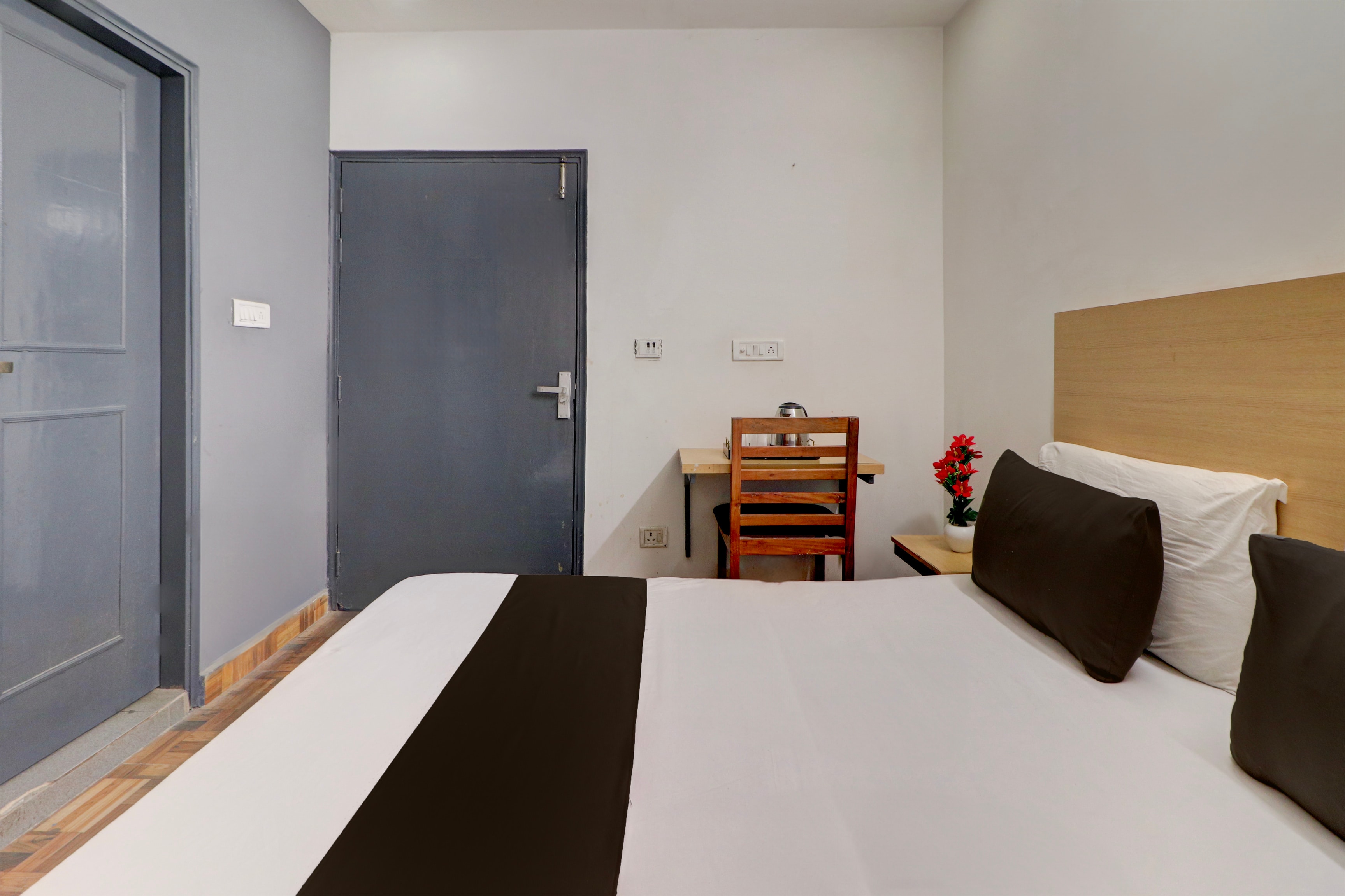 Hotel O The Tourist palace Lavish Key Room's - Tap to explore photos