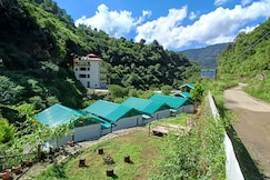 Waterfront Hill Resort