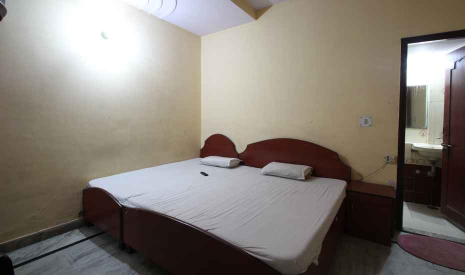 Shalya Guest House By WB Inn - Tap to explore photos