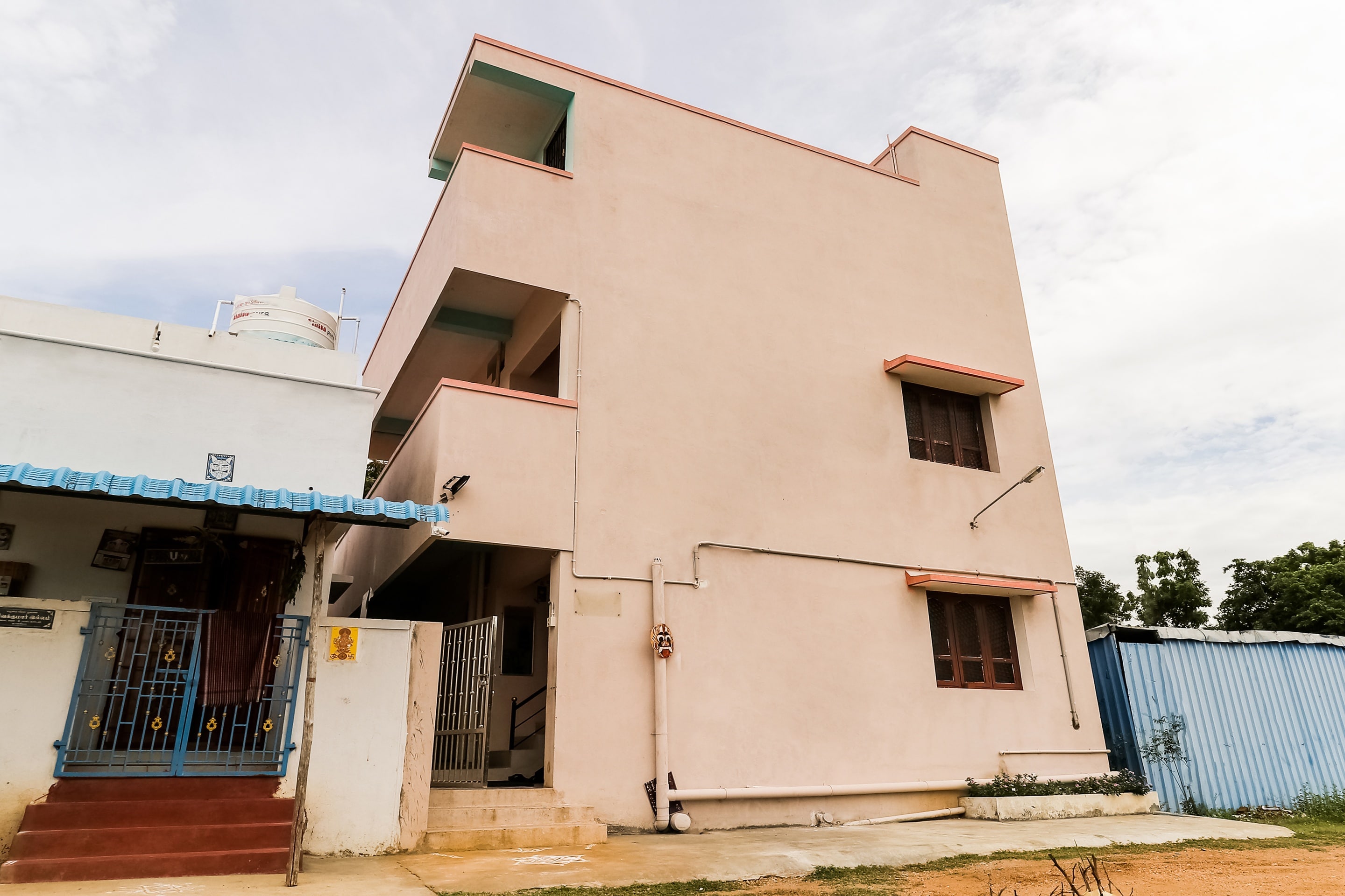 Sri Maruti Inn - Tap to explore photos