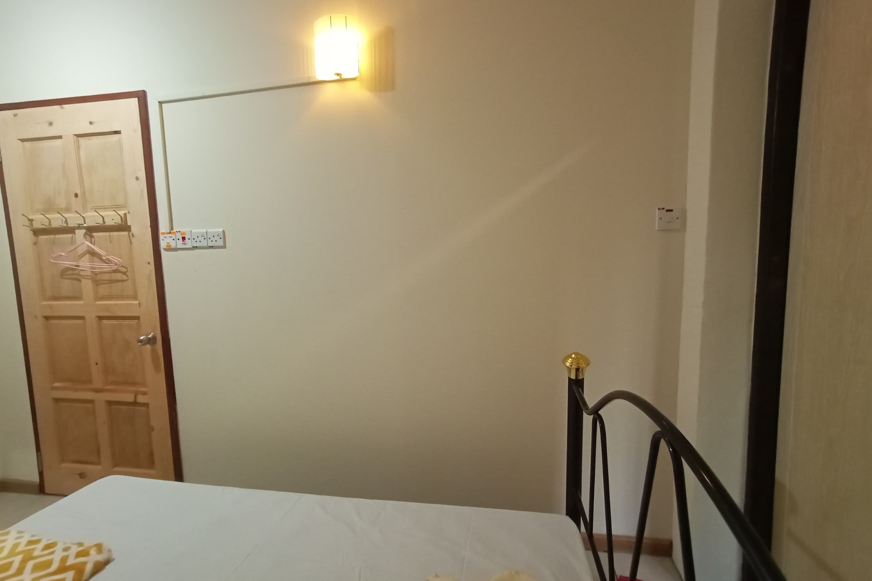 SPOT ON 90119 Bed's Guesthouse - Tap to explore photos