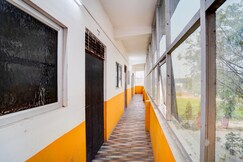SPOT ON New Diamond Hotel, Robertsganj