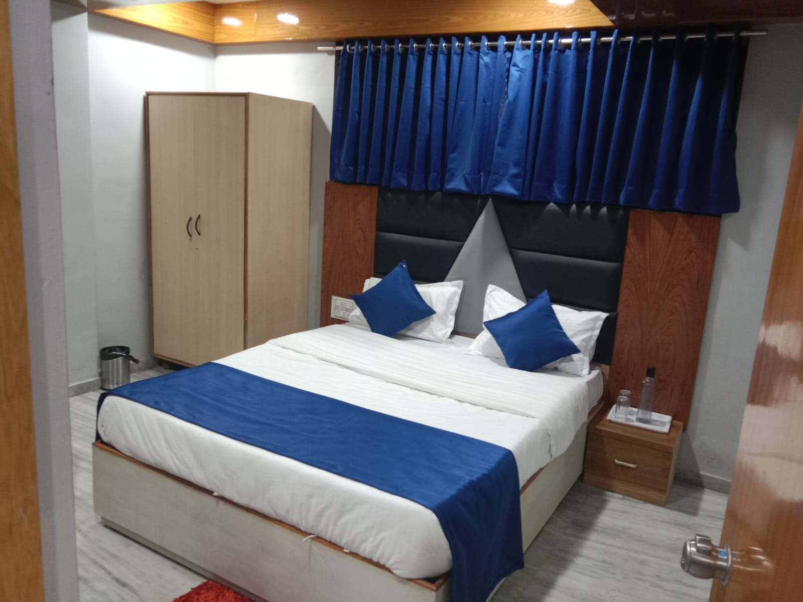 Hotel Shree Radhe - Tap to explore photos