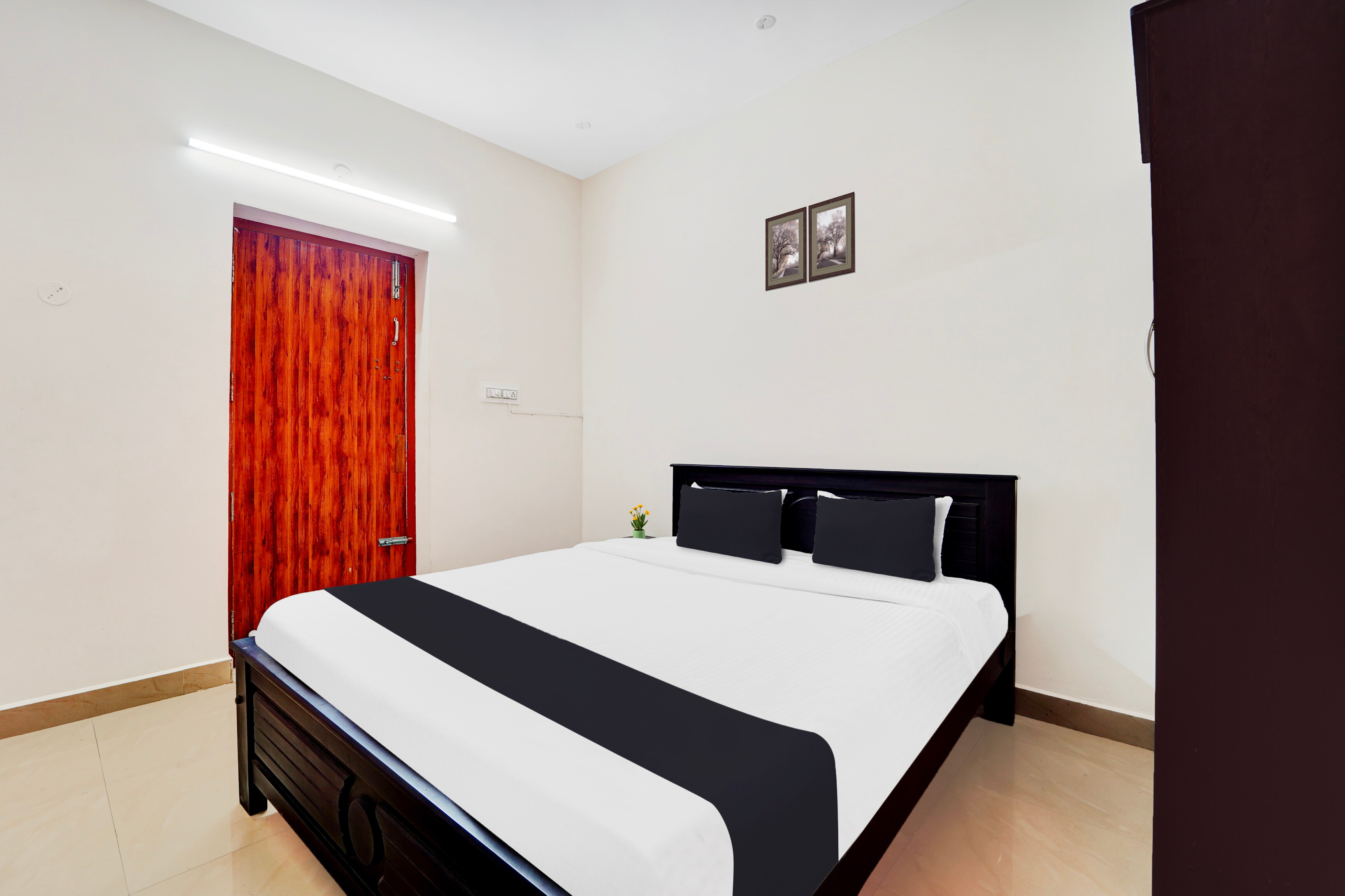Super Hotel O Viswapuram - Tap to explore photos