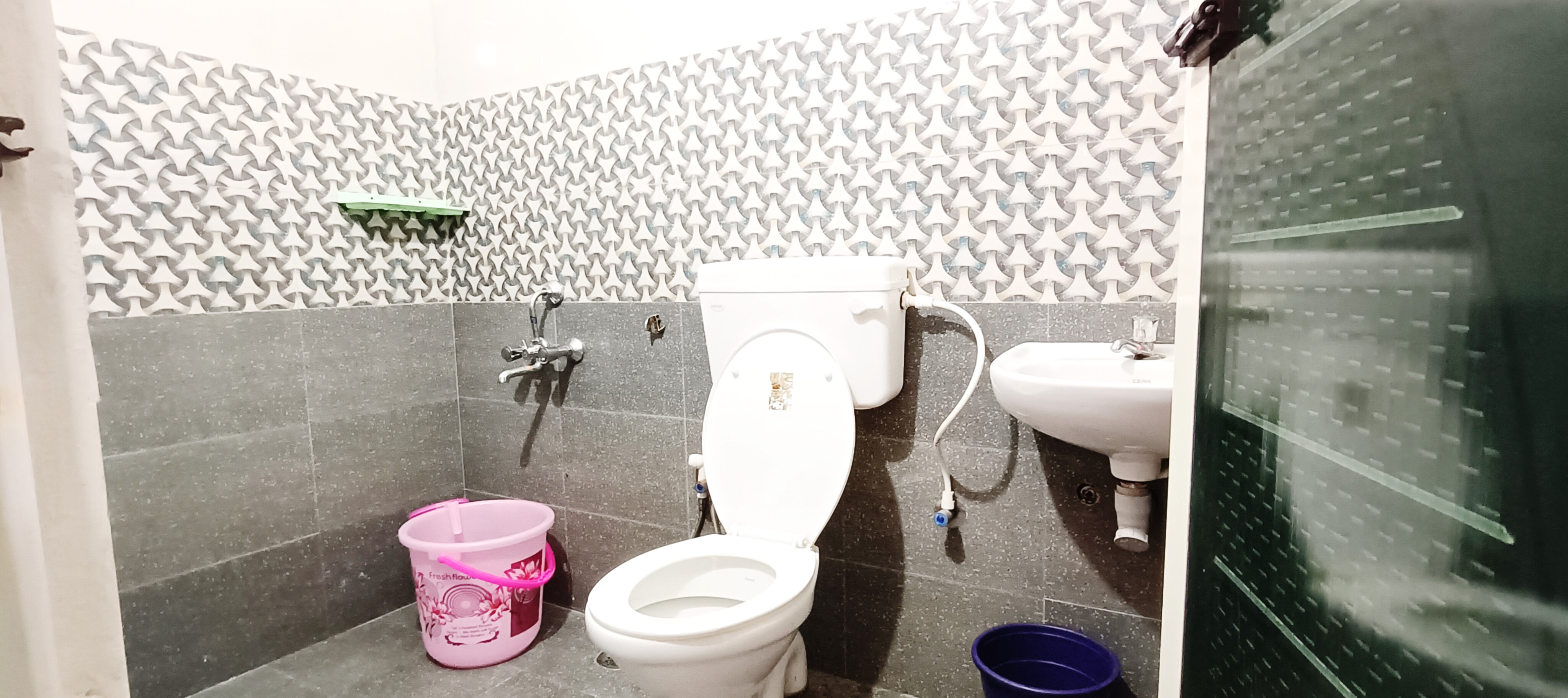 SGS HOMESTAY - Tap to explore photos