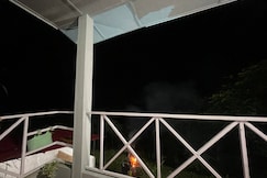 Chill Hillside Escape, Ri Bhoi