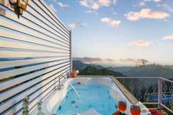 Stone Chalet Jacuzzi Balcony Garden, Dhanaulti