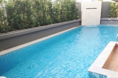 فندق الت نانا من يو اتش جي    , 