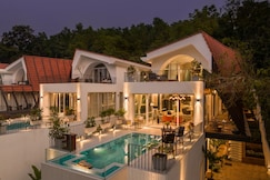 Lux 4BHK Villa w/ Infinity Pool | Breakfast | Lift by Savera Stays, Belgaum