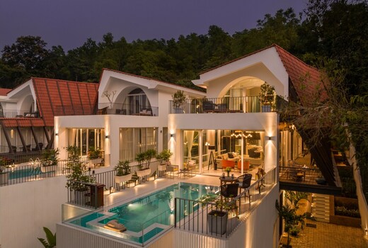 Lux 4BHK Villa w/ Infinity Pool | Breakfast | Lift by Savera Stays