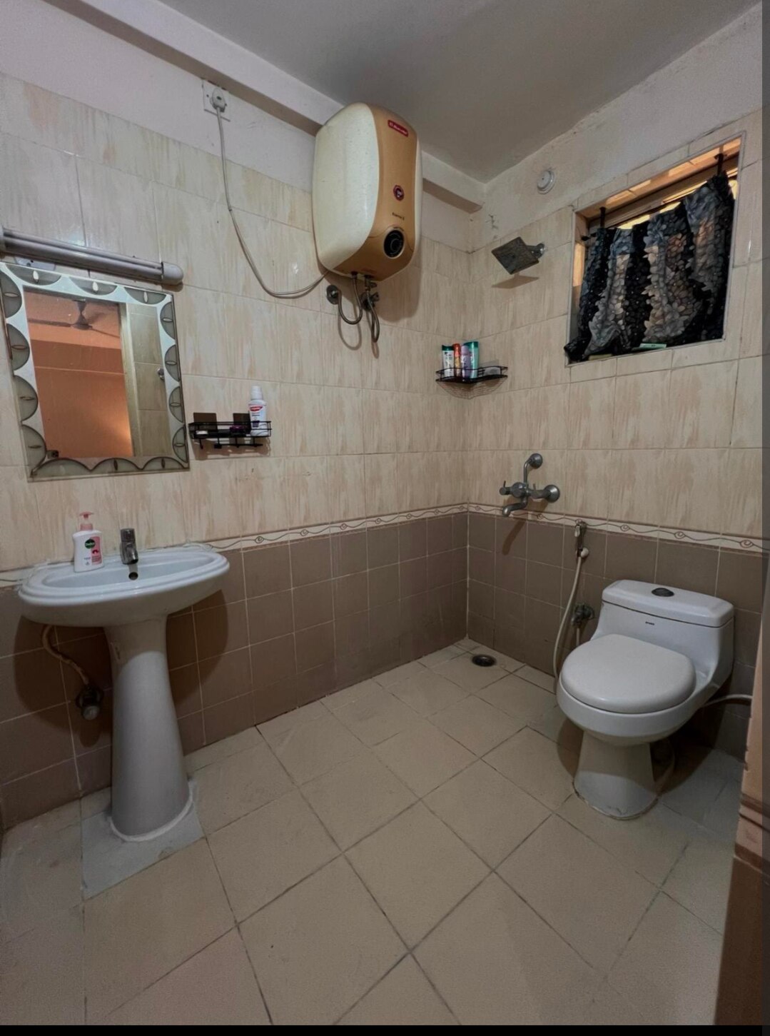 Ensuite Room with Private 3pc Bathroom - Tap to explore photos