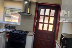 Paradise Apartment- Female Only, Leeds