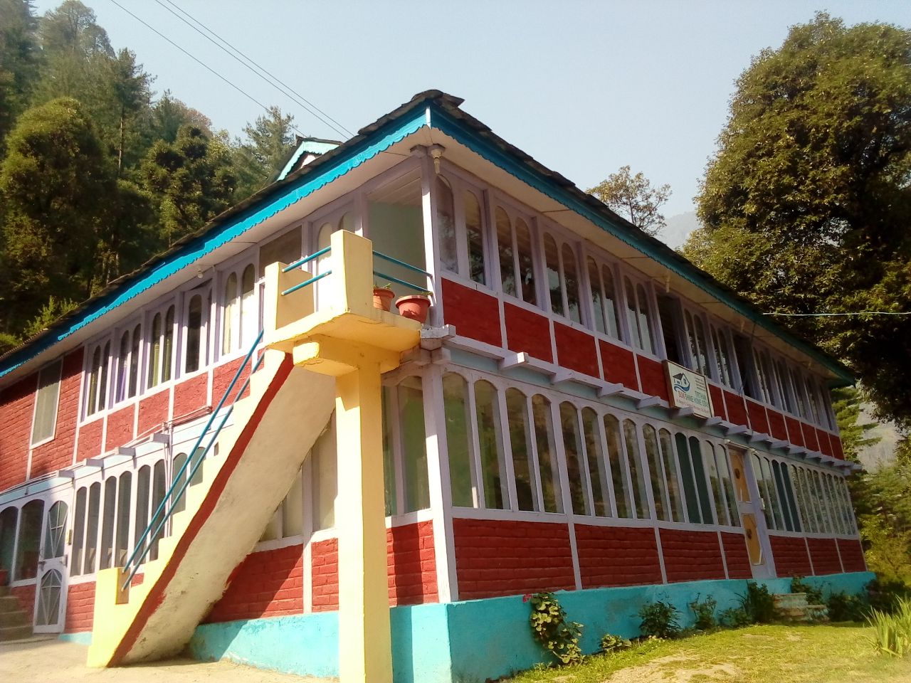 SUNSHINE HOME STAY  - Tap to explore photos
