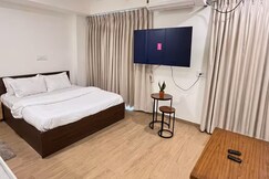 Neon hometels Near Airport Luxe couple friendly, Pune