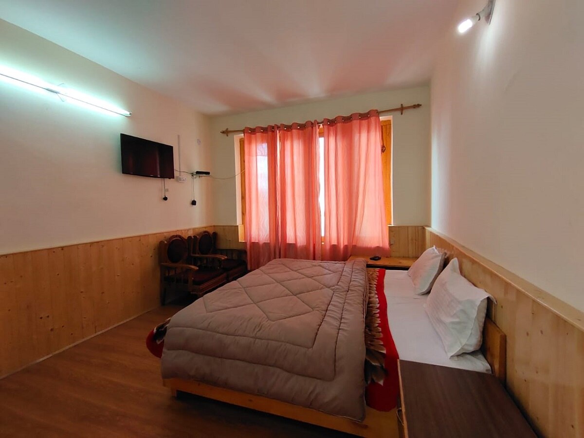 Maqsoom Guest House - Tap to explore photos