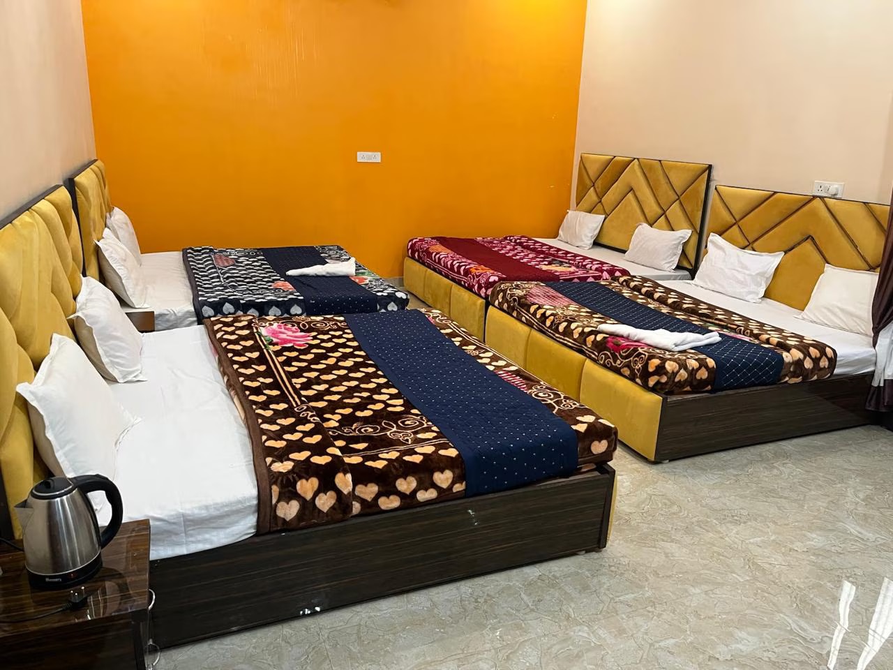 Vedas Villa Ayodhya, 2 km from Shree Ram Mandir - Tap to explore photos