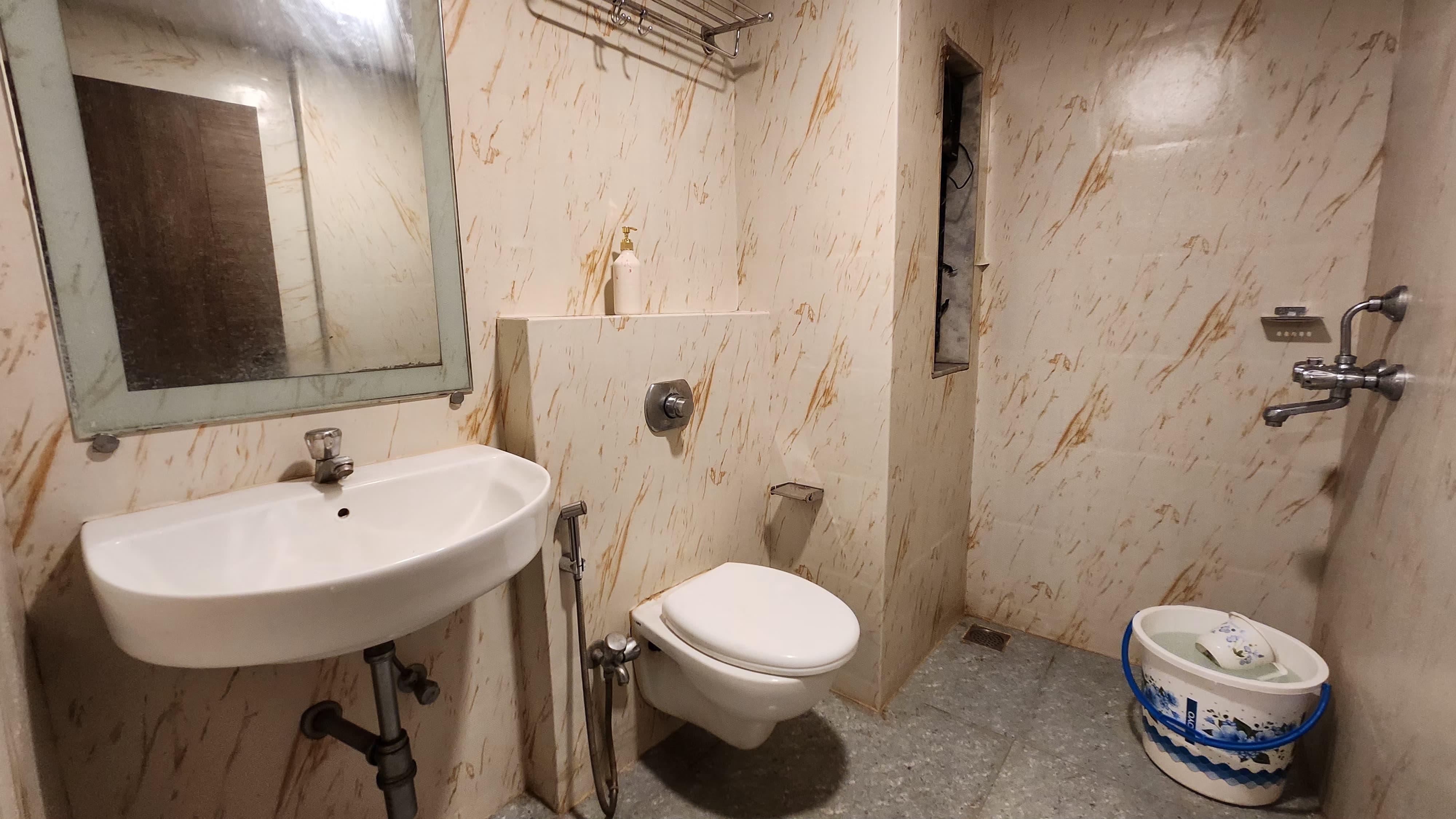 Royal palace lodging and boarding - Tap to explore photos