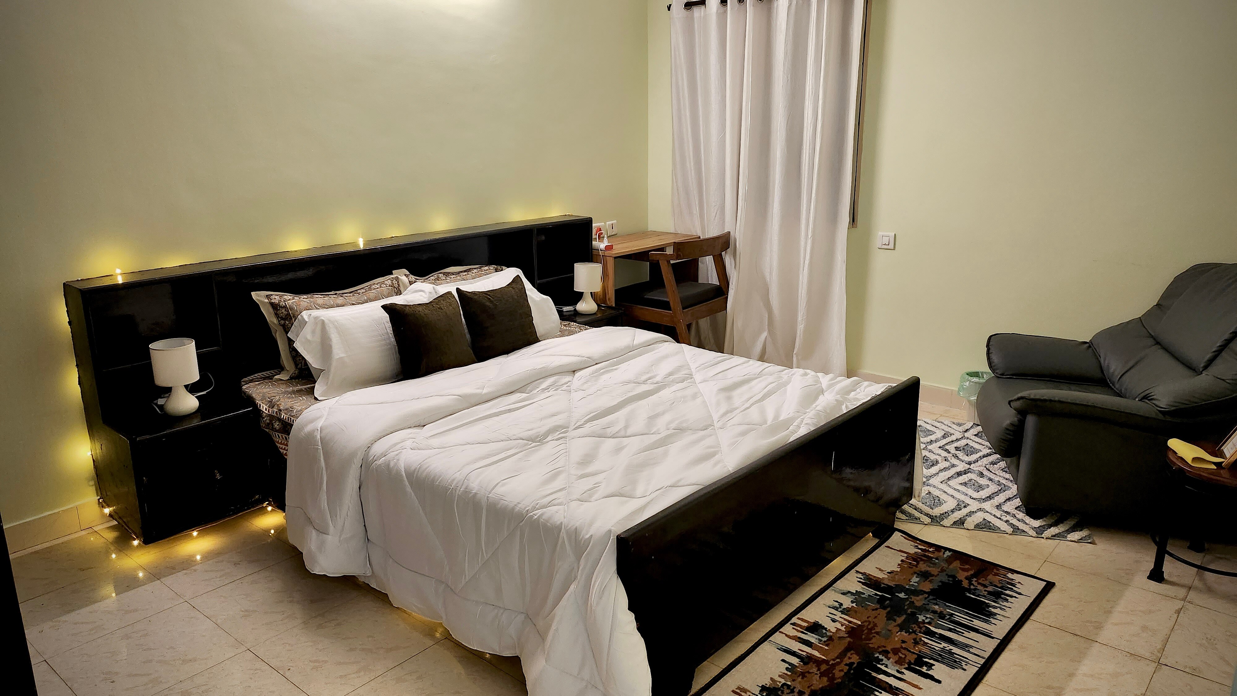 Greendale 3BHK Glam Apt Full Furnished - Tap to explore photos