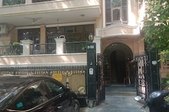 Luxurious 4bhk apartment near Max Hospital, Delhi