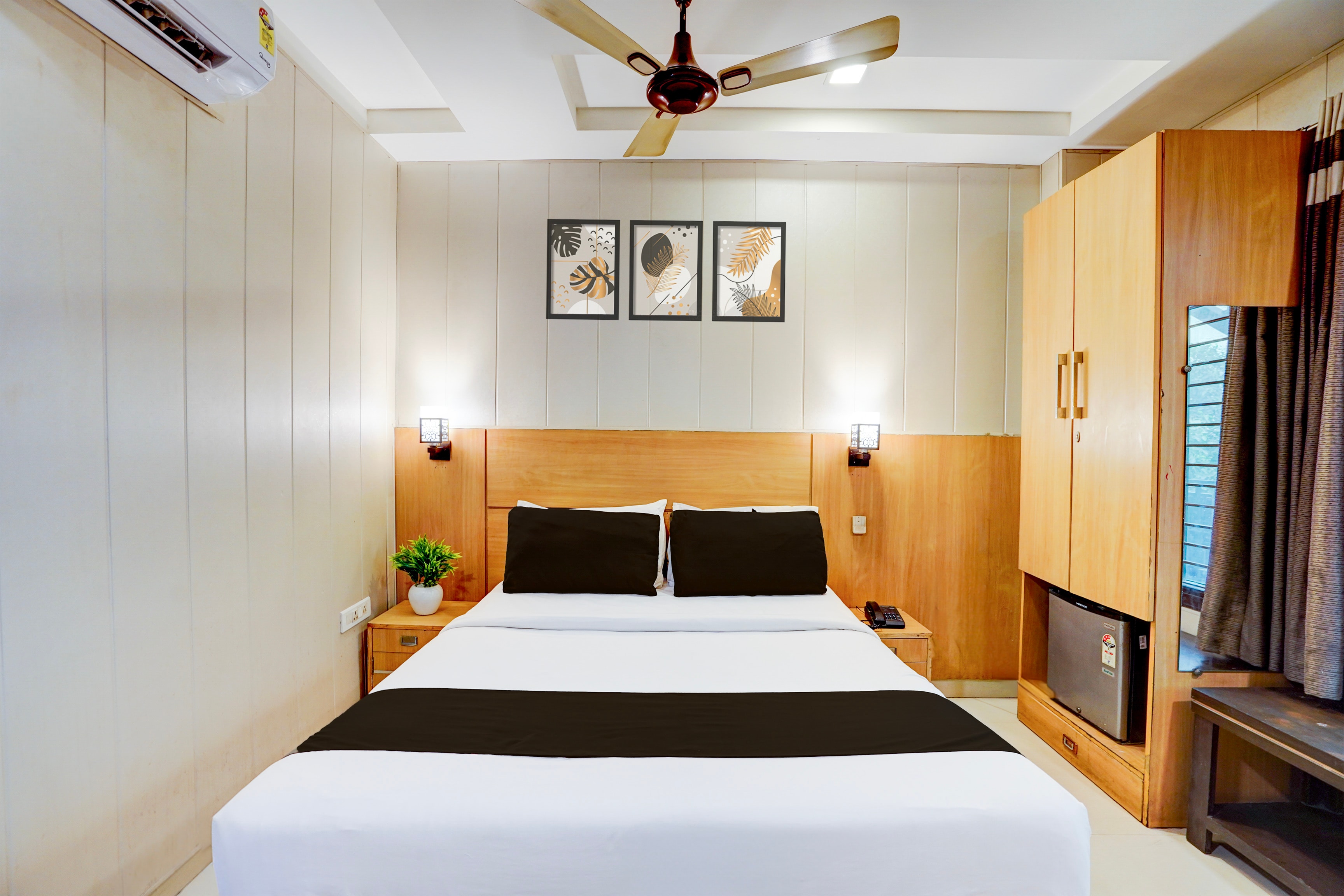 Super Hotel O Rohini Sector 24 - Tap to explore photos