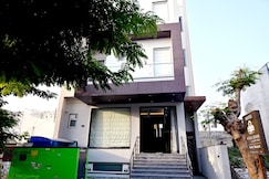 Hotel Grand Avenue, Lucknow