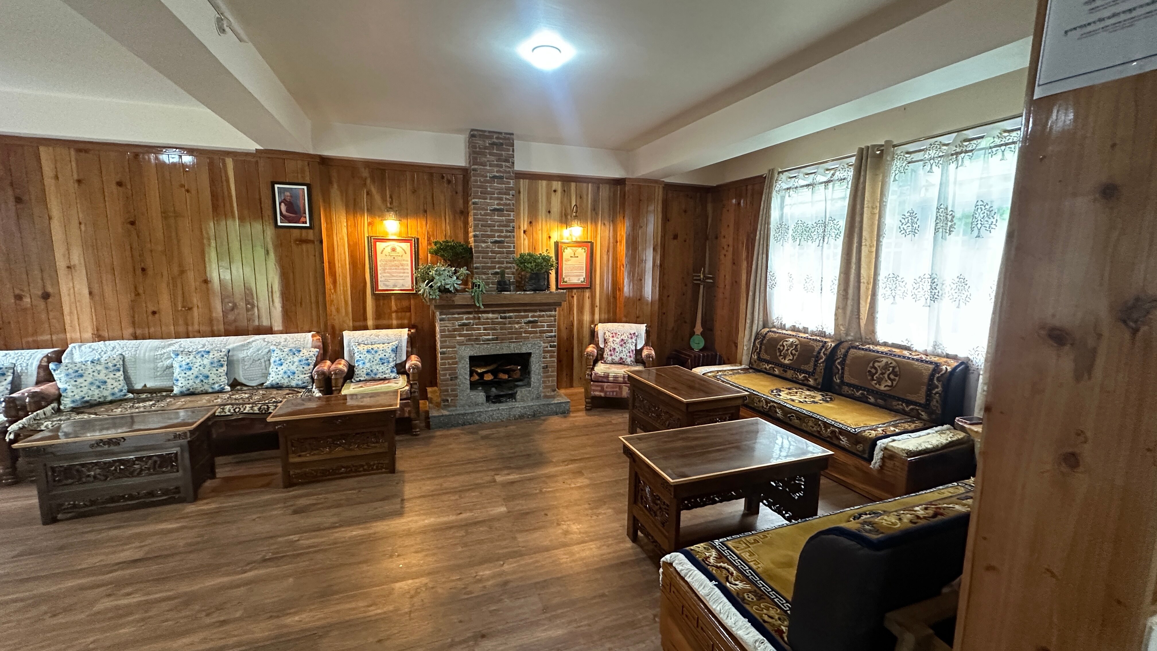 Yarlung Tsangtar Homestay - Tap to explore photos