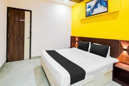 Collection O Sri Varadaraja Perumal Temple Pondicherry Formerly Zamindar Heritage