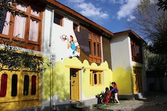 Rovers Den Hostel | Dorms & Wi-Fi, Leh