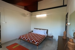 CosmicStays - Birdsong Cottage- Hilltop Stay with Lakeview, Pune