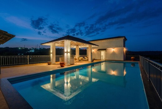 Stylish 2BHK with Pool in Pilerne | Hireavilla