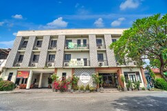 Hotel O near Juanda Airport formerly Azzahra Guest House Family, Sidoarjo