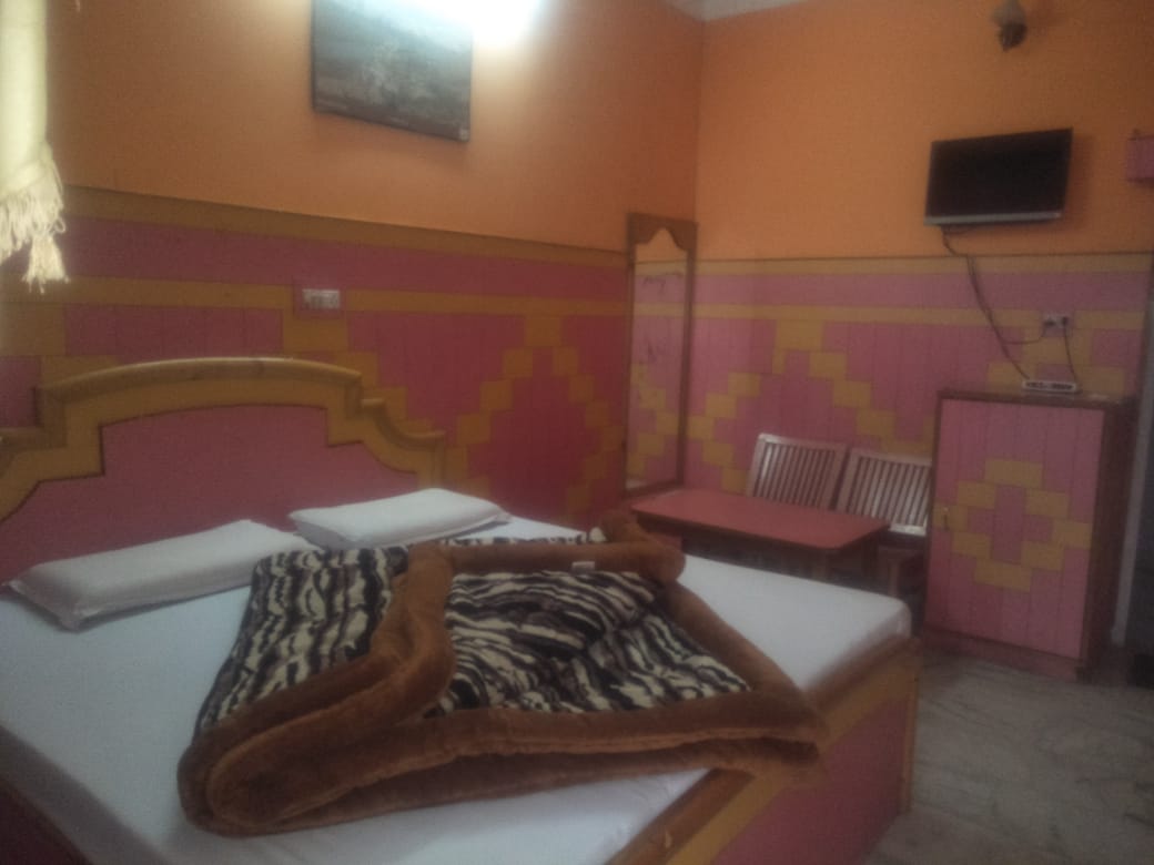 Hotel Shree Om - Tap to explore photos