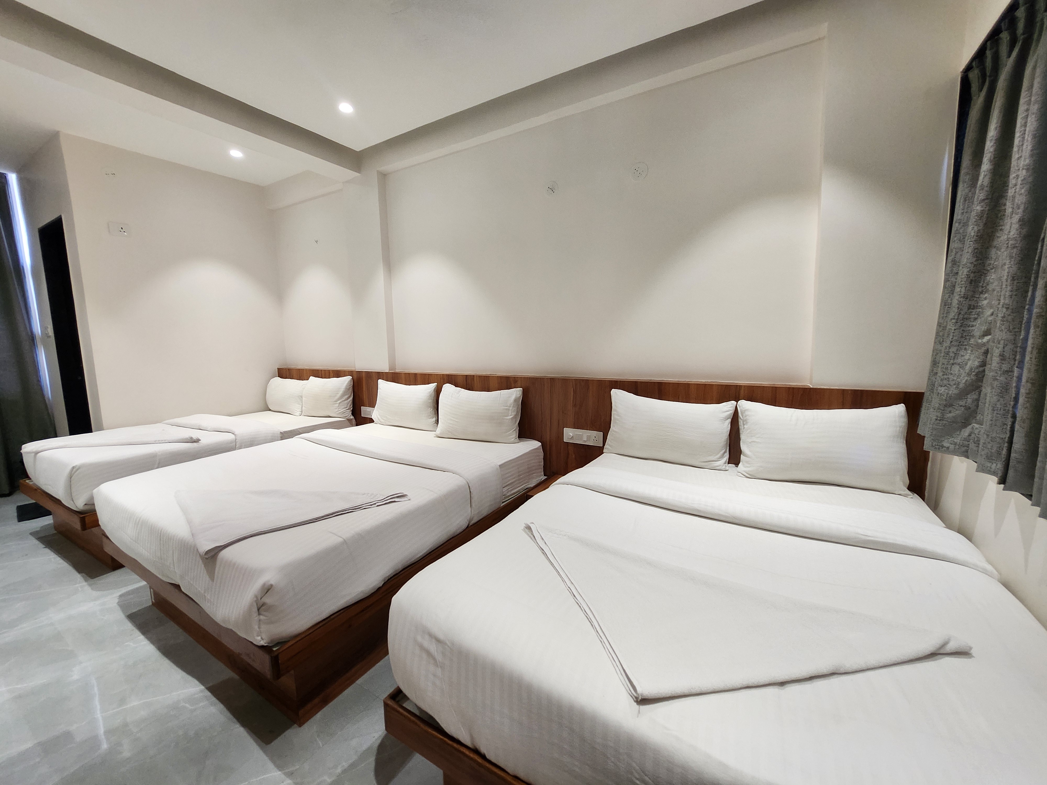 AC Family Room 6 bed 1