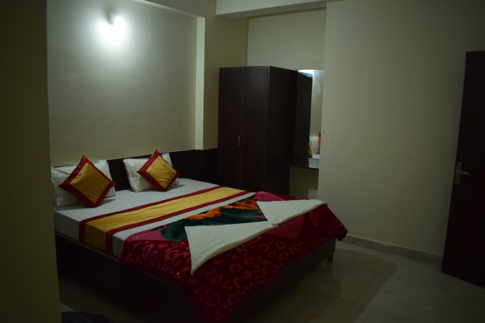 Hotel Metta Budhha International - Tap to explore photos